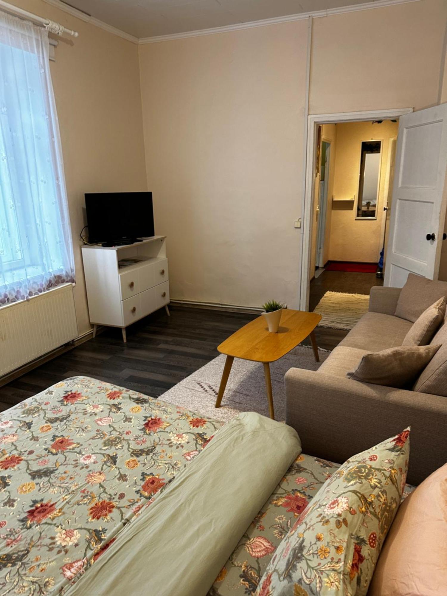 1 Bedroom Apartment Near Kadriorg Swan Pond Tallinn Luaran gambar